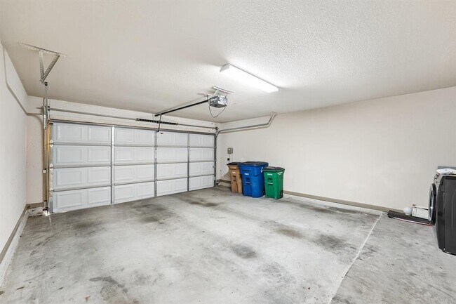 Building Photo - 10028 Lisi Anne Dr