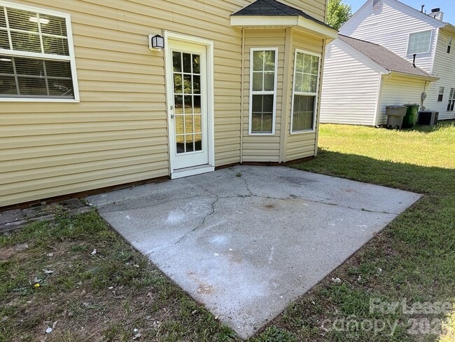 Building Photo - 5637 Hedgecrest Pl