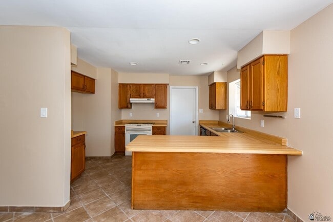 Building Photo - 4597 W 18th Pl