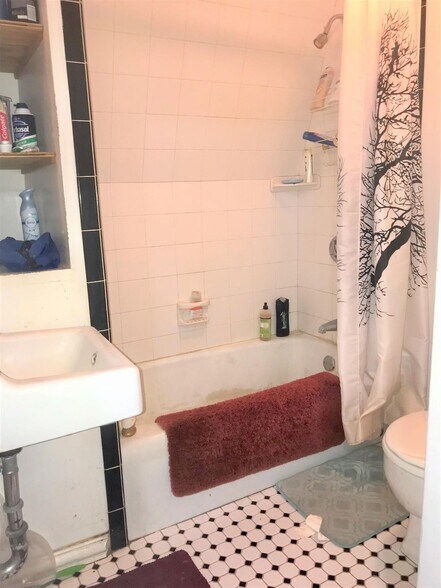 Building Photo - 3 Windsor Rd