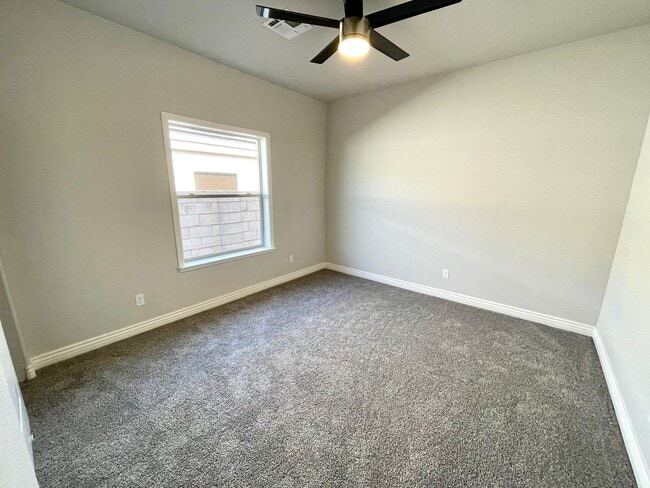 Building Photo - Beautiful 3 Bedroom 2 Bathroom Home! *HOME IS CURRENTLY OCCUPIED, PLEASE DO NOT DISTURB THE TENANT*