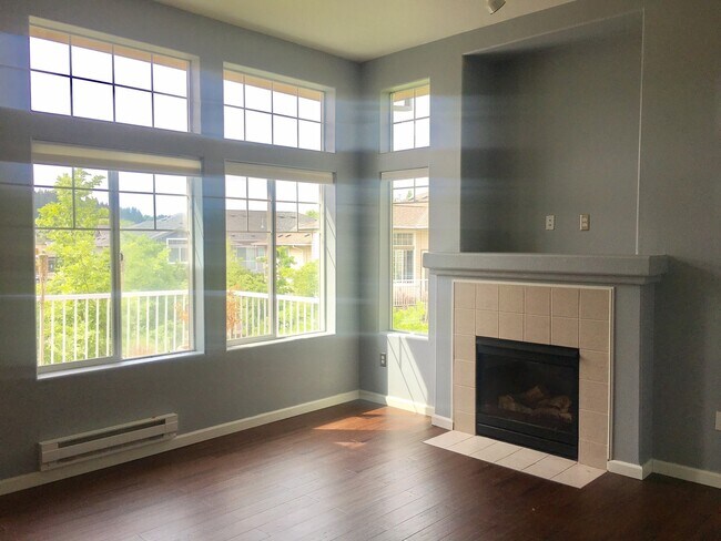 Building Photo - Gorgeous 2BD Condo in Desirable Progress Ridge Location!  High End Finishes, Great View!