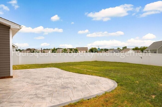 Building Photo - Spacious 3-Bed Home with Loft, Modern Kitc...