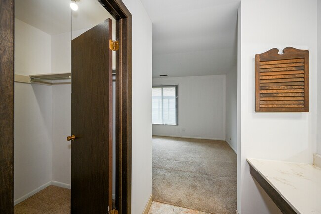 Building Photo - 880 Johnstown Ln