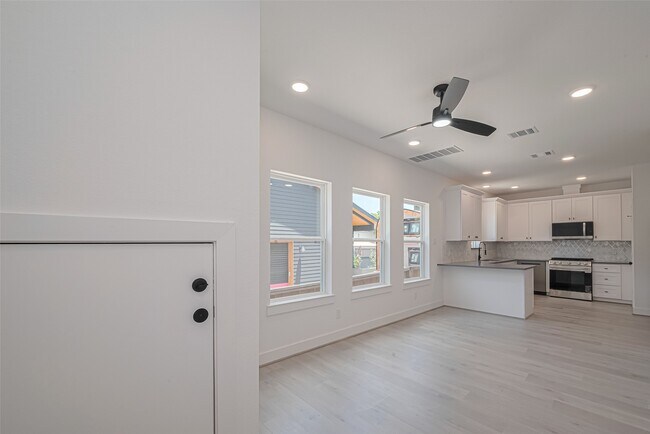 Building Photo - 1350 W 24th St