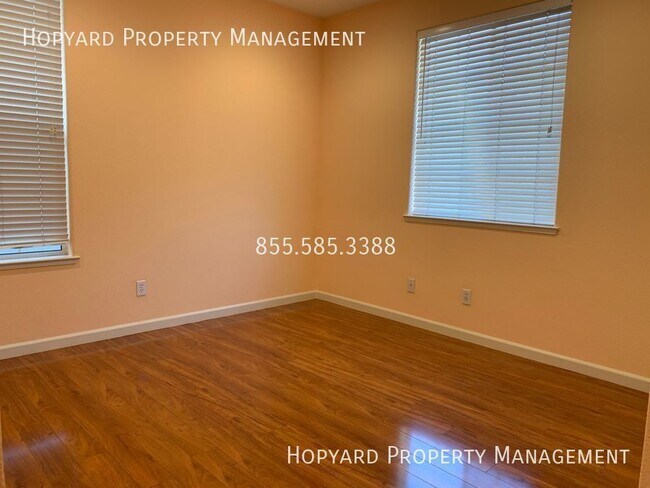 Building Photo - 933 Desmet Dr