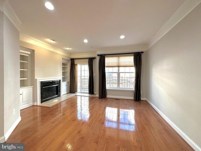 Building Photo - 11837 Regents Park Dr