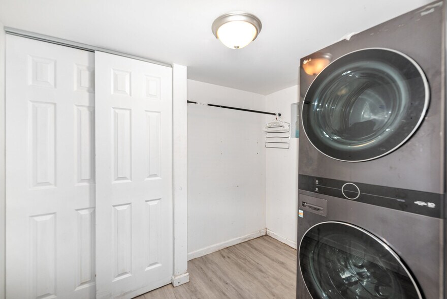 Building Photo - 4607 Parkwood Ave