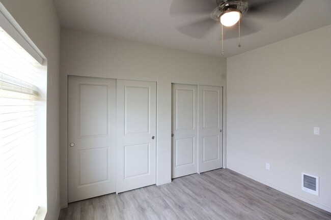 Primary Photo - 1200 N 8th Ave