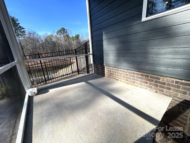 Building Photo - 1004 Whipcord Dr