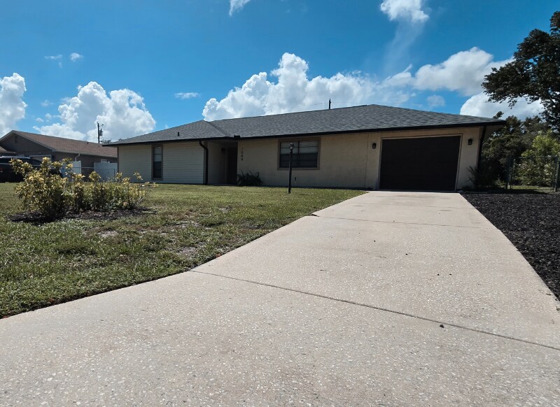 Primary Photo - 1084 Aaron Dr