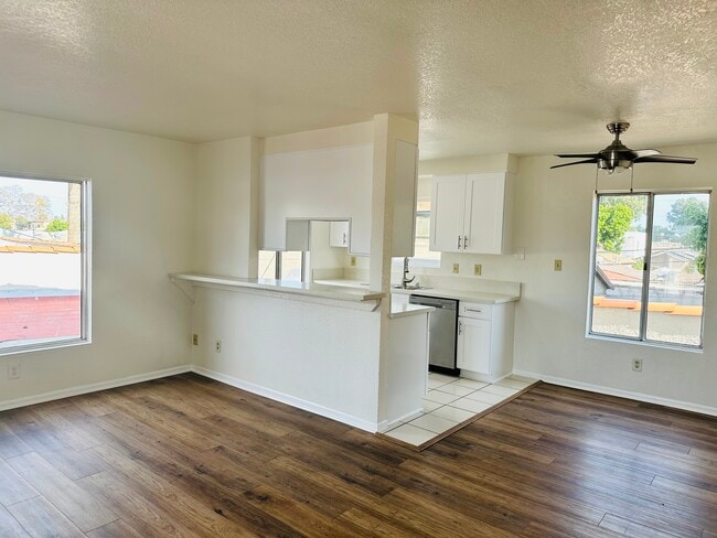 Building Photo - 5847 Gaviota Ave