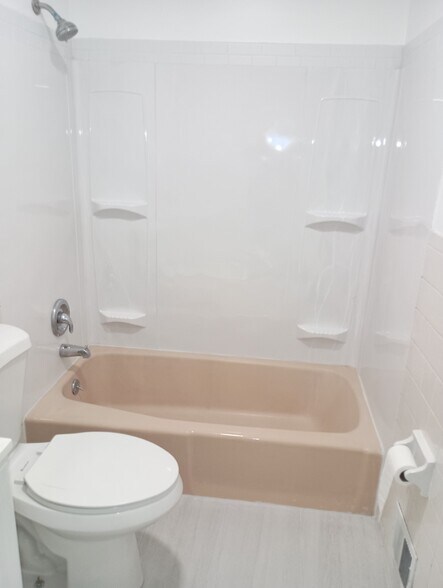 Building Photo - 1A Saybrook Dr