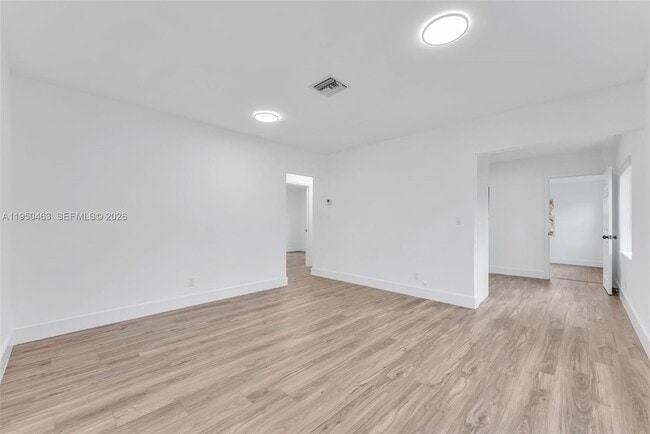 Building Photo - 2434 Coolidge St