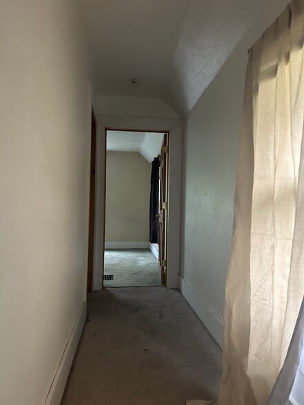 Building Photo - 418 W Lapeer St