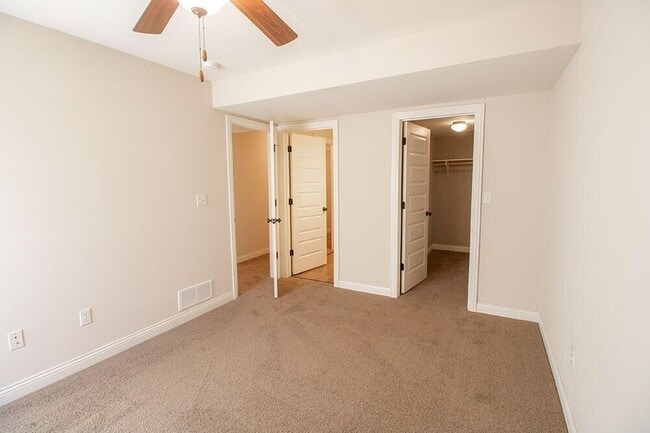 Building Photo - 4718 Dehaven Dr