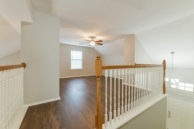 Building Photo - 6030 NW Creek Cir