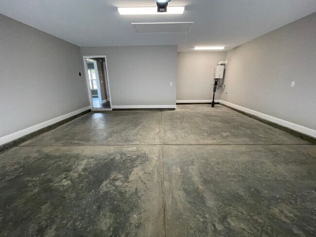 Building Photo - Brand New 3bd / 2ba w/ high end finishes, right in the heart of Conway!!