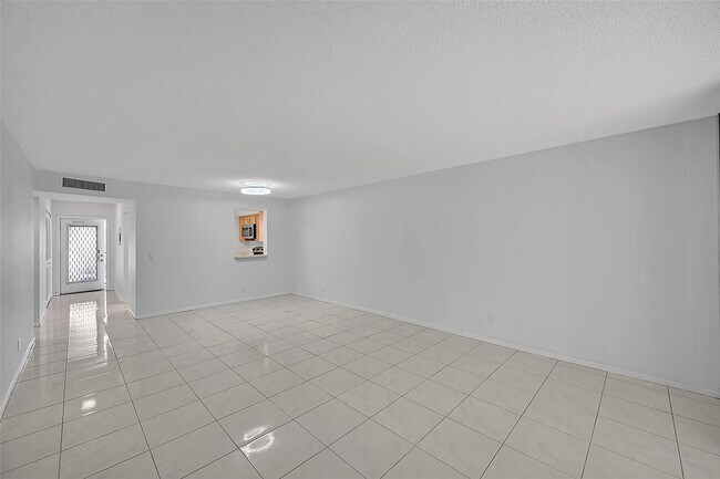 Building Photo - 14773 Cumberland Dr