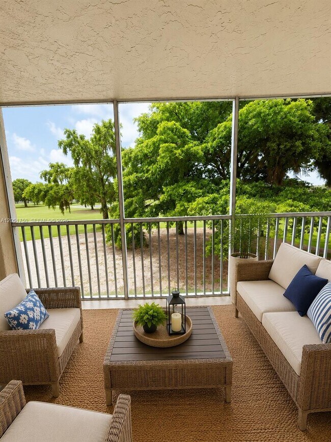 Building Photo - 250 Jacaranda Dr