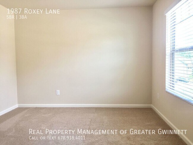 Building Photo - Spacious and Beautiful 5 bedroom Home!