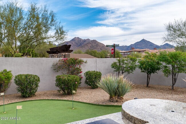 Building Photo - 9901 E Edgestone Dr