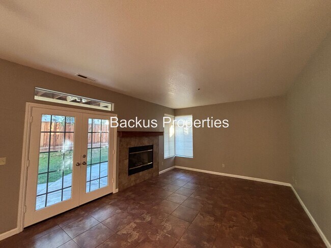 Building Photo - Wonderful two-story home in Las Palmas