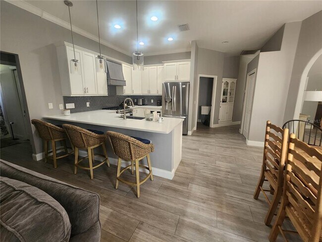 Building Photo - 5274 Far Oak Cir