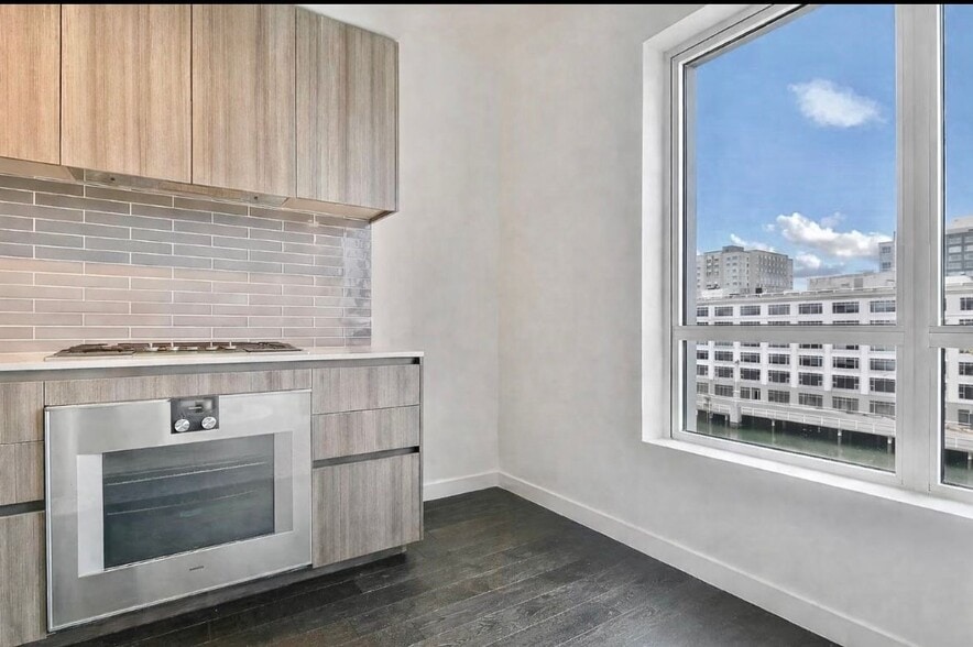 Building Photo - 110 Channel St