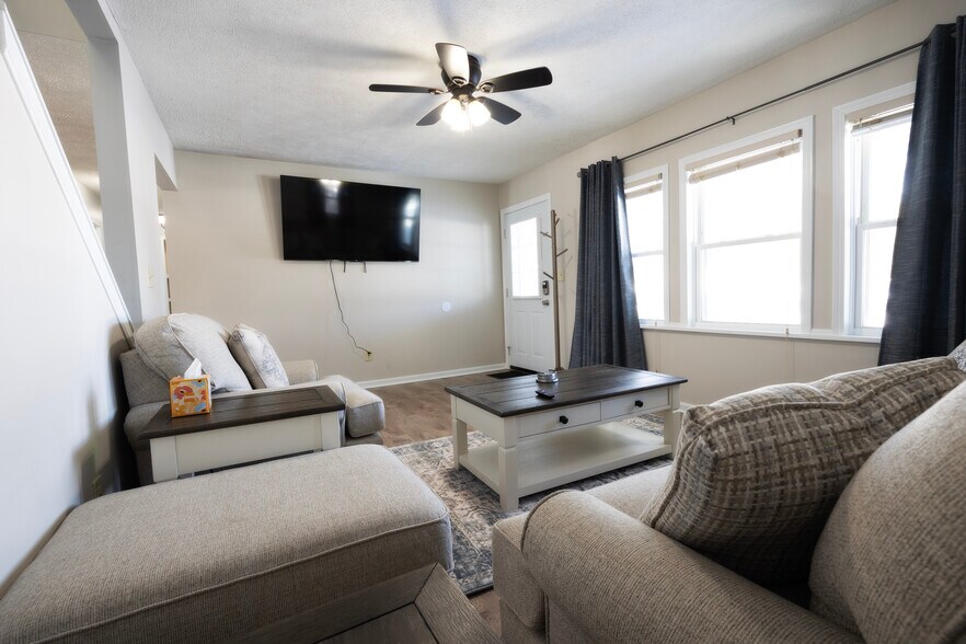 Building Photo - 6470 W Smith Rd