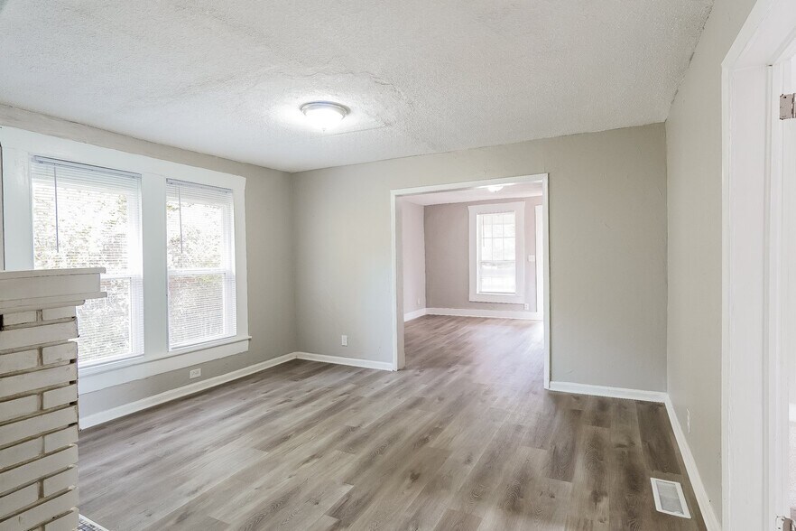 Building Photo - 4712 Terrace M