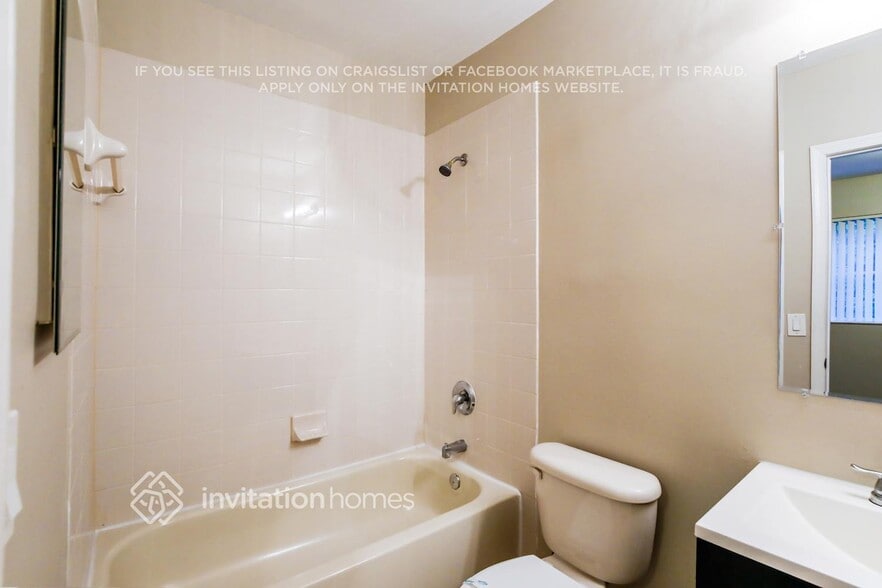 Building Photo - 8214 SW 29th St
