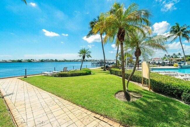 Building Photo - 160 Yacht Club Way