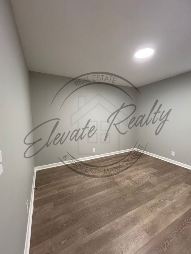 Building Photo - Renovated Two Bedroom Ranch Duplex in Vill...