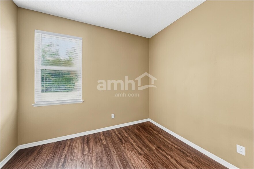 Building Photo - 922 Lake Biscayne Way