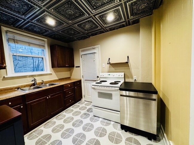 Building Photo - 1644 McFarland Rd