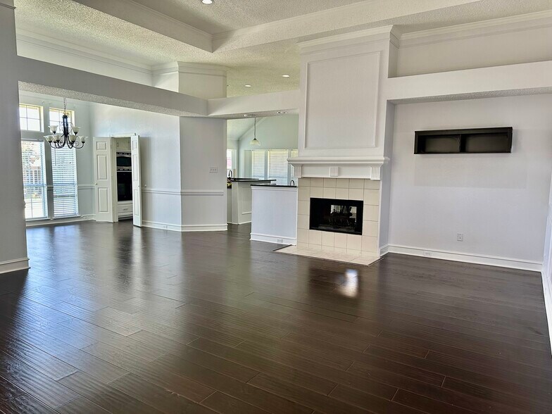 Building Photo - 1301 Royal Palm Ln