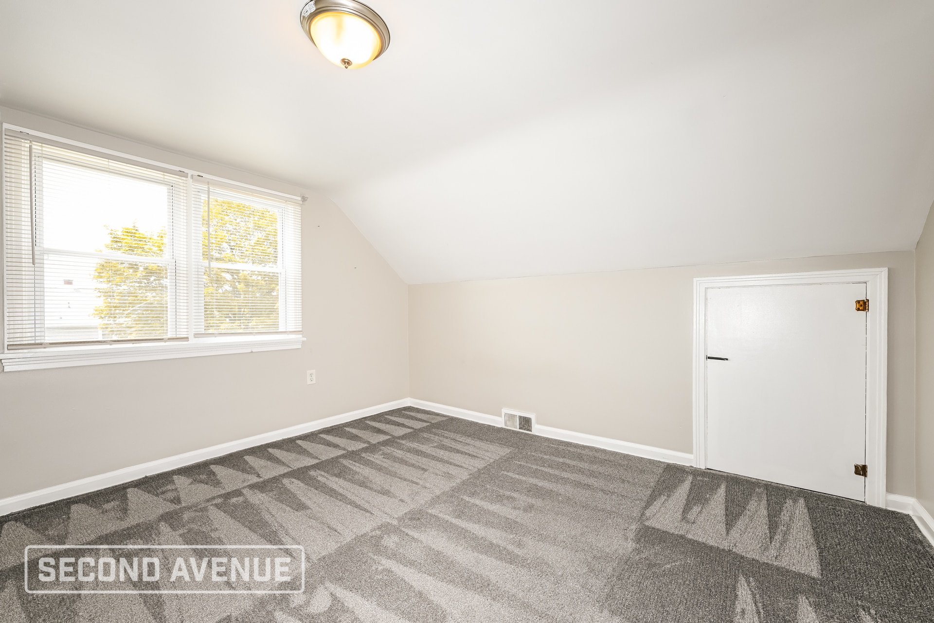Building Photo - 1721 VanBuren St