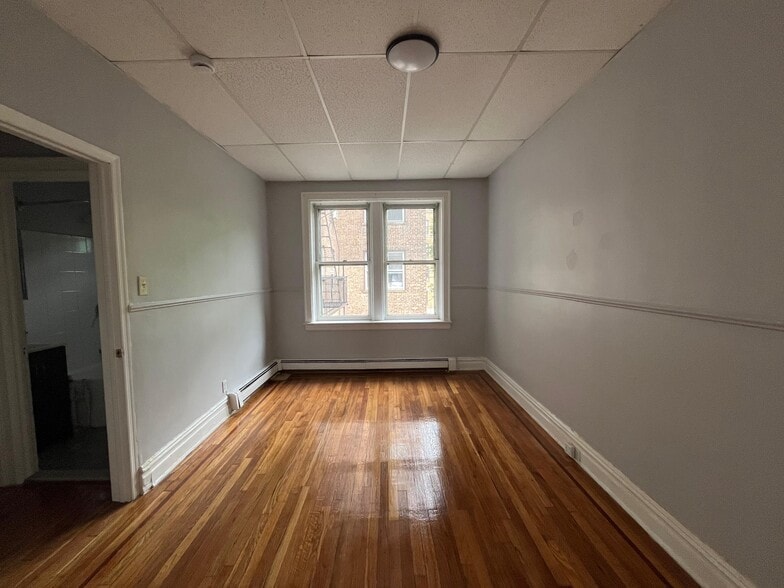 Building Photo - 165 Hutton St