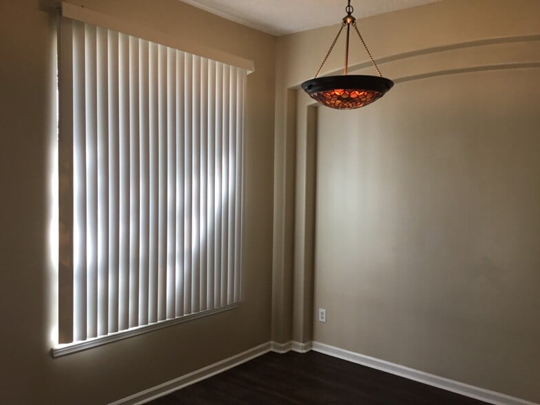 Building Photo - 8745 Edgebrook Ct