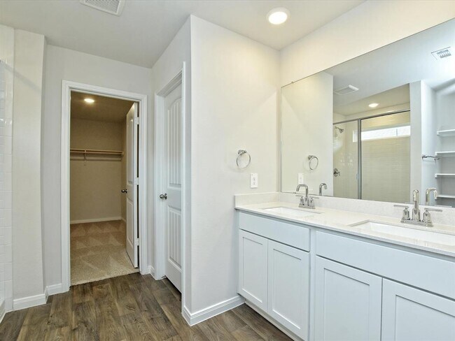 Building Photo - 1305 Camden Ln