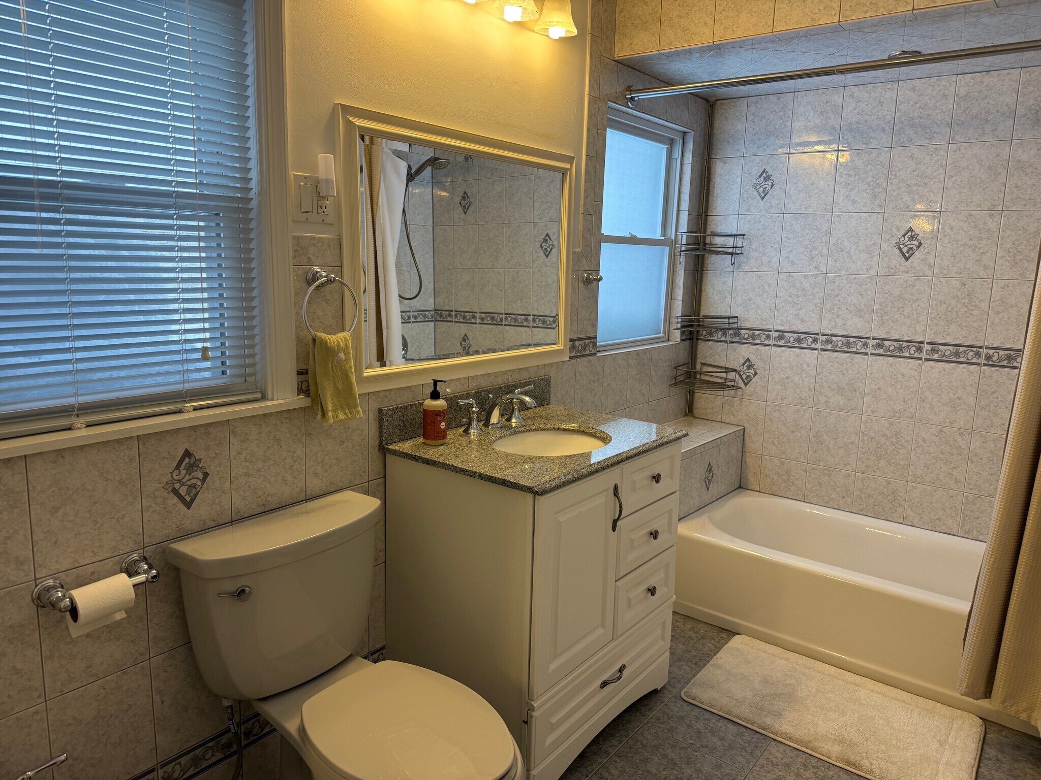 Building Photo - 246 Grant Ave