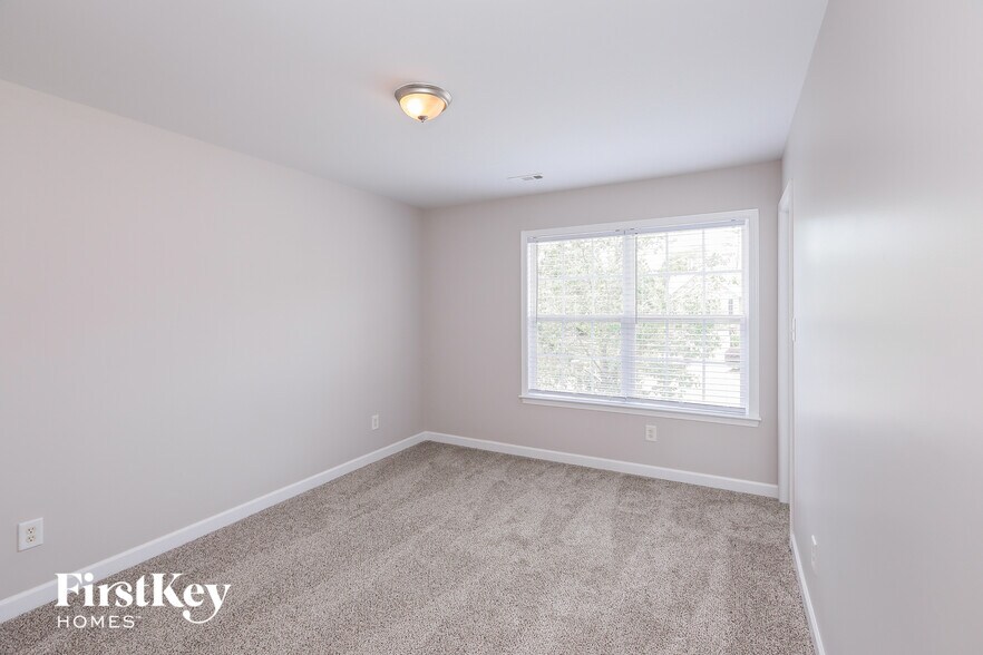 Building Photo - 2922 Blueberry Dr