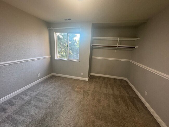 Building Photo - Charming top-level 2-bedroom, 1-bath condo in a highly desirable gated community.