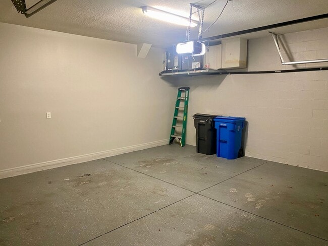 Building Photo - Citrus Park Luxury 3 Bedroom / 2.5 Bathroom Townhome Available 7/1/22