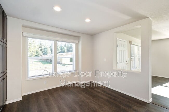 Building Photo - 2106 SE Richmond Ln