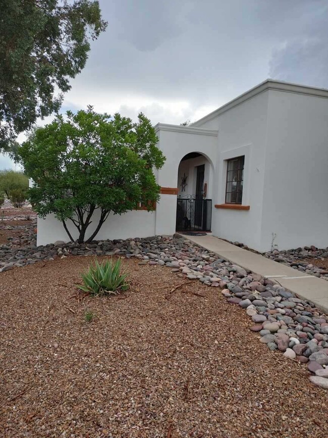 Building Photo - 138 South La Cañada Drive