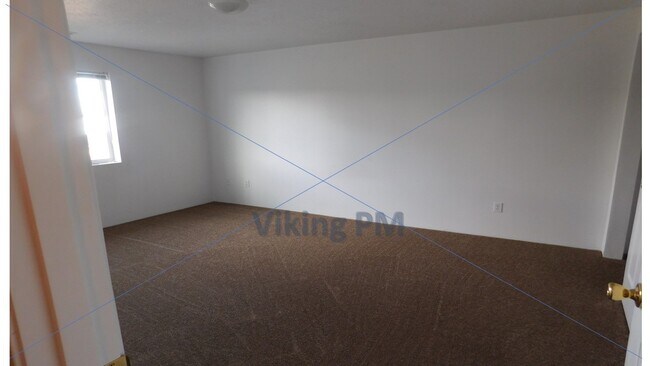 Building Photo - 3010-923-947