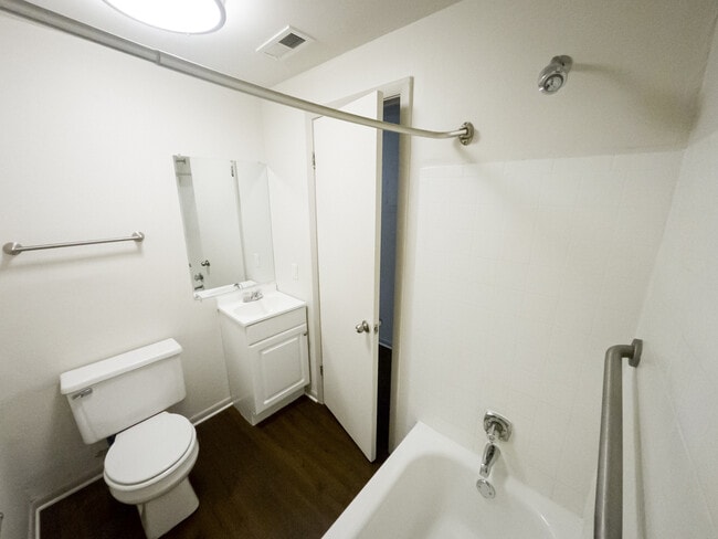 Building Photo - Utomin Apartments