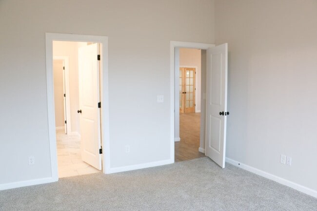 Building Photo - Brand New Home in Yukon!